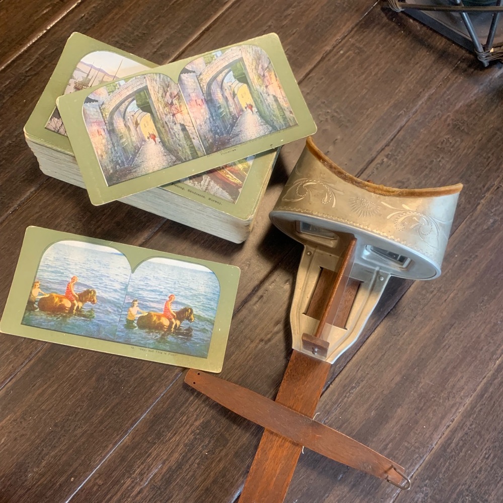 Antique stereo graph 3D picture viewer